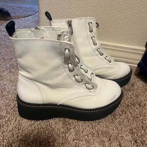 DKNY White Laceless & Zipper combat Boots 1 inch platform size 6.5